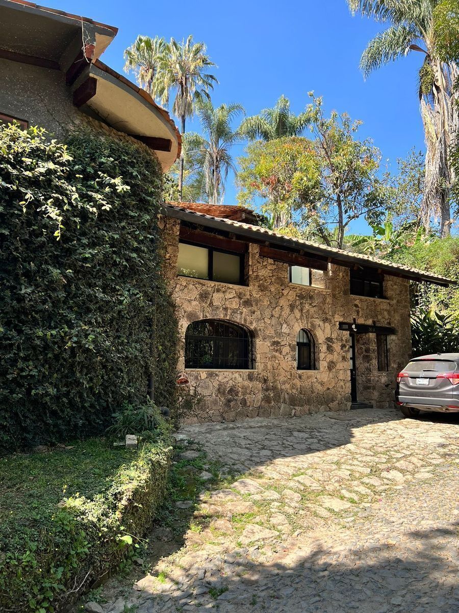 CASA EN VENTA EN FRACCIONAMIENTO LOS GUAYABOS